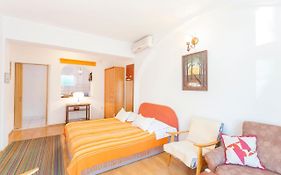 Green Garden Rooms & Apartments